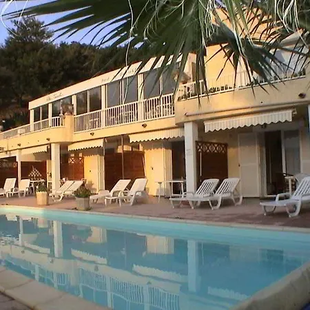 Hotel Tricoli Avec Piscine 5*