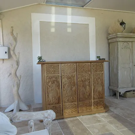 Tricoli Avec Piscine ホテル