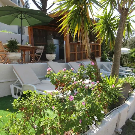 Tricoli Avec Piscine ホテル 5*