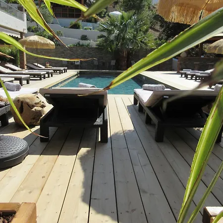 Tricoli Avec Piscine ホテル 5*