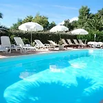 Hotel Tricoli Avec Piscine Les Issambres