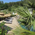 Tricoli Avec Piscine Hotel