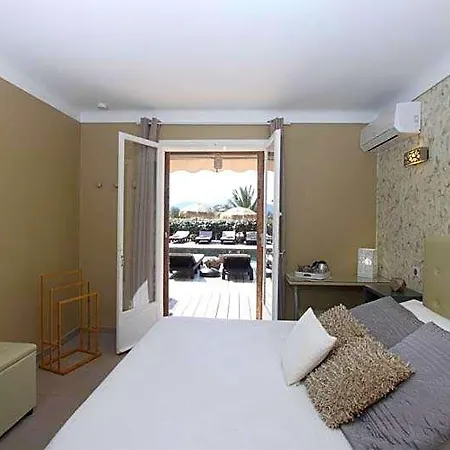 Hotell Tricoli Avec Piscine 5*