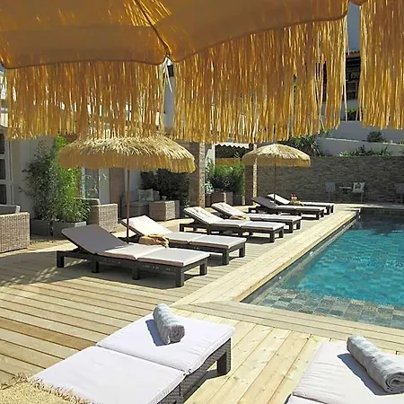 Hotell Tricoli Avec Piscine 5*