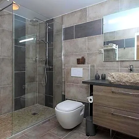 Hotell Tricoli Avec Piscine Les Issambres