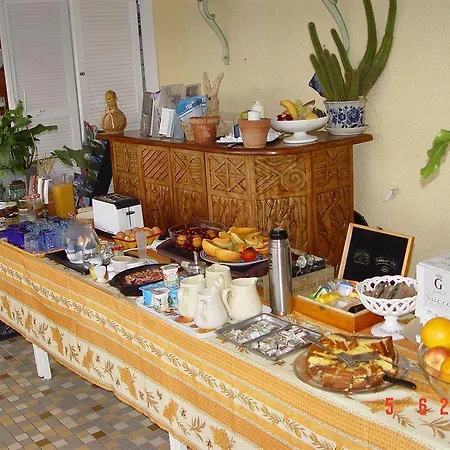 Szálloda Tricoli Avec Piscine