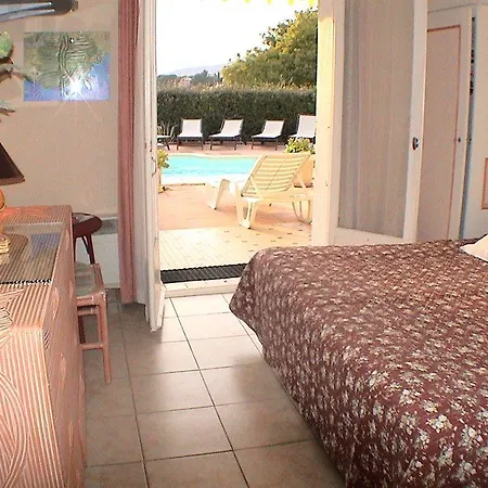 Tricoli Avec Piscine Szálloda 5*