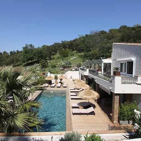 Tricoli Avec Piscine 5* 레지상브르