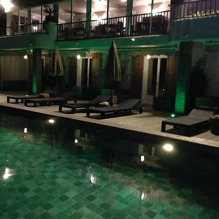 Tricoli Avec Piscine 레지상브르