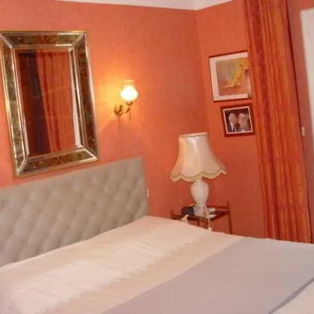 Hotell Tricoli Avec Piscine 5*