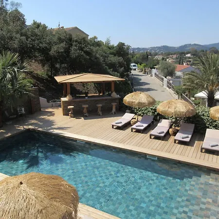 Tricoli Avec Piscine 5* 레지상브르