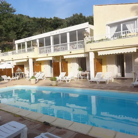Tricoli Avec Piscine 5* 레지상브르