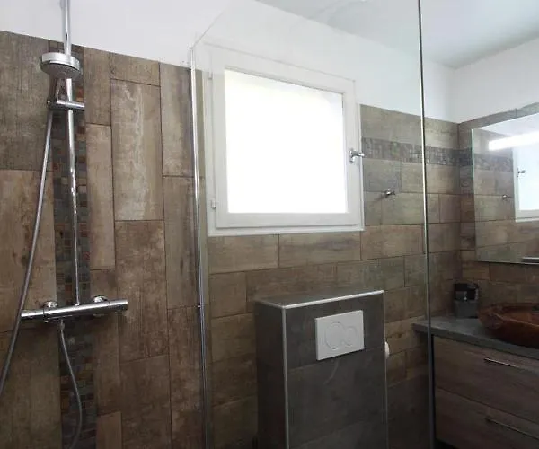 فندق Tricoli Avec Piscine لي إيسامبر