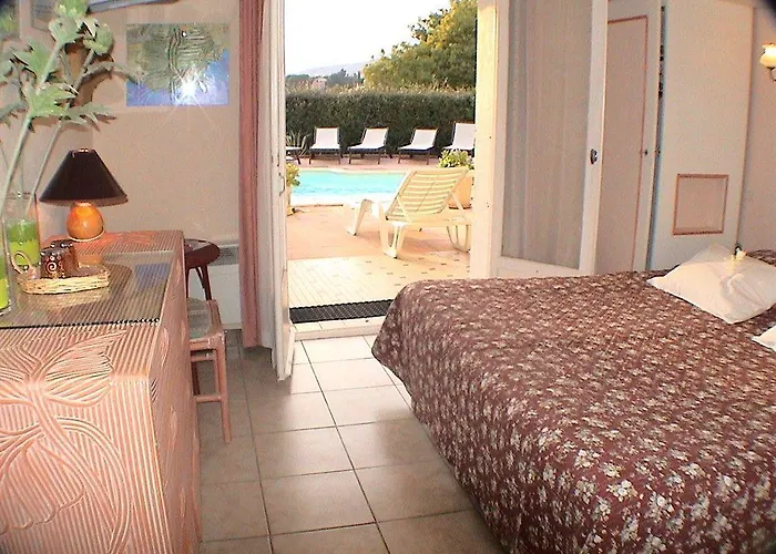 Tricoli Avec Piscine فندق 5*