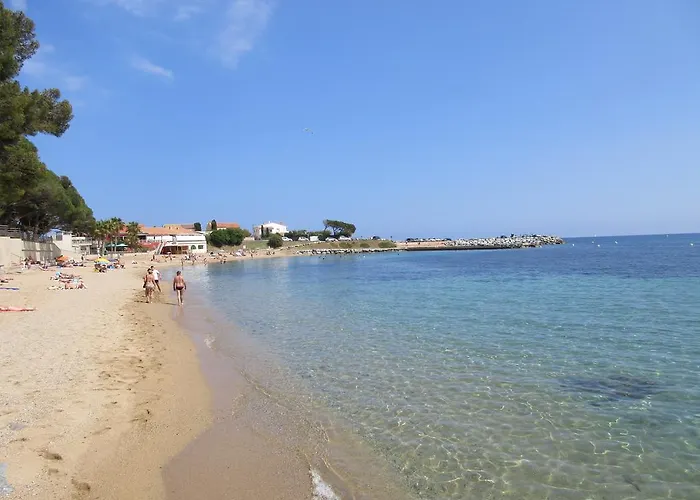 فندق Tricoli Avec Piscine 5*