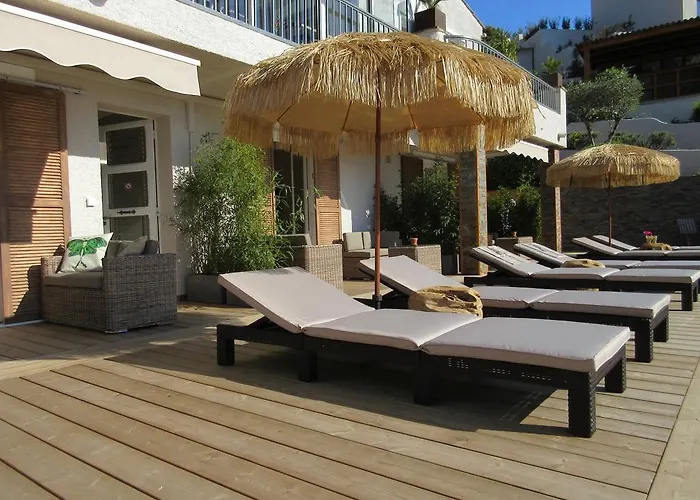 Tricoli Avec Piscine Hotel