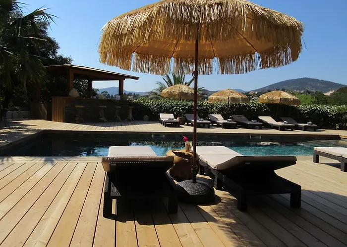 Tricoli Avec Piscine Hotel