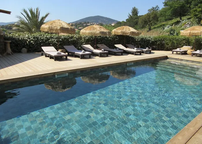 Tricoli Avec Piscine فندق لي إيسامبر