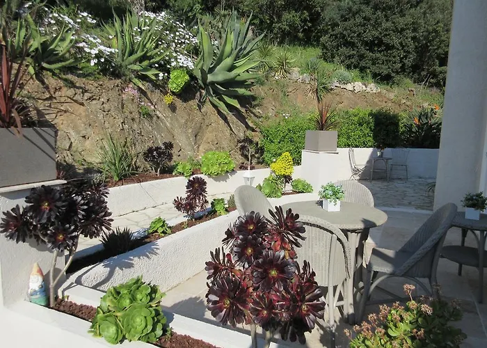 Tricoli Avec Piscine Hotel