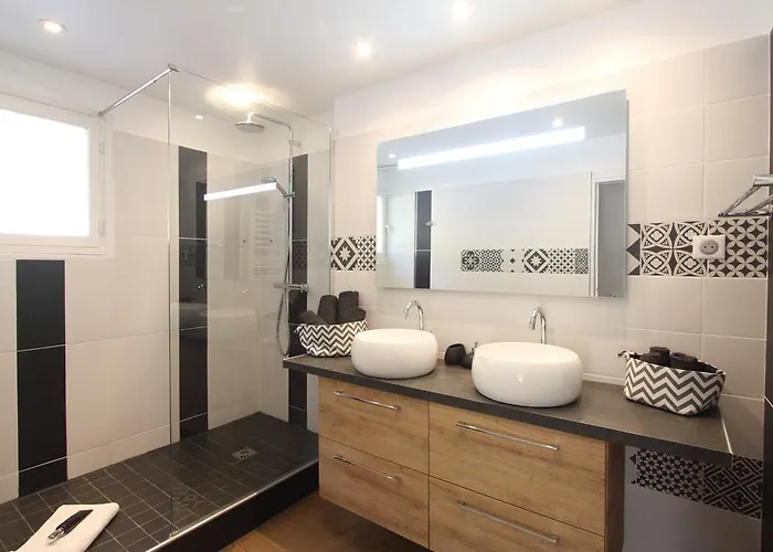 Tricoli Avec Piscine فندق