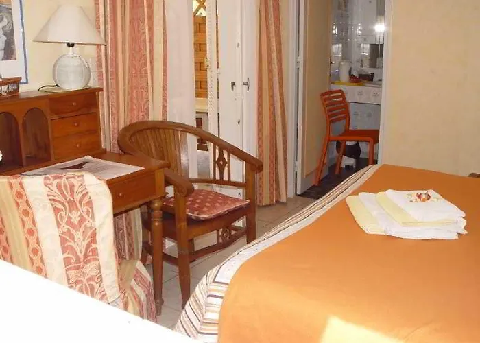 Hotel Tricoli Avec Piscine Les Issambres