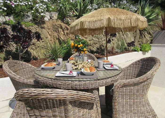 Tricoli Avec Piscine 5* لي إيسامبر