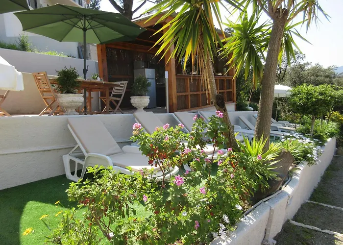 Tricoli Avec Piscine Hotel 5*