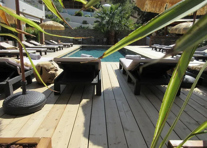Tricoli Avec Piscine فندق 5*