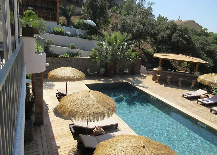 فندق Tricoli Avec Piscine