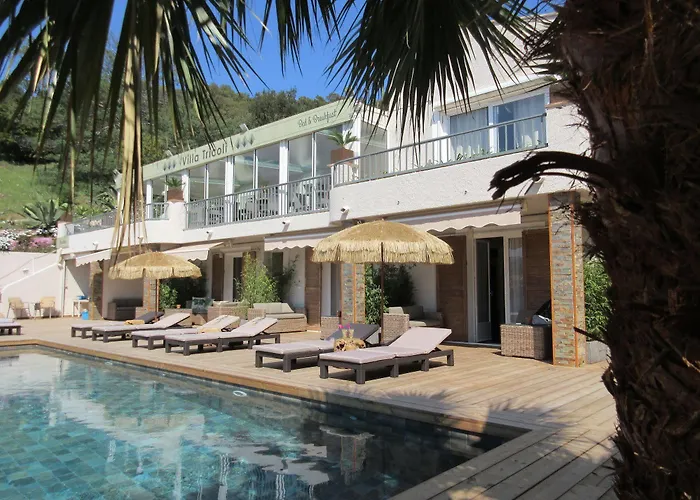 فندق Tricoli Avec Piscine لي إيسامبر