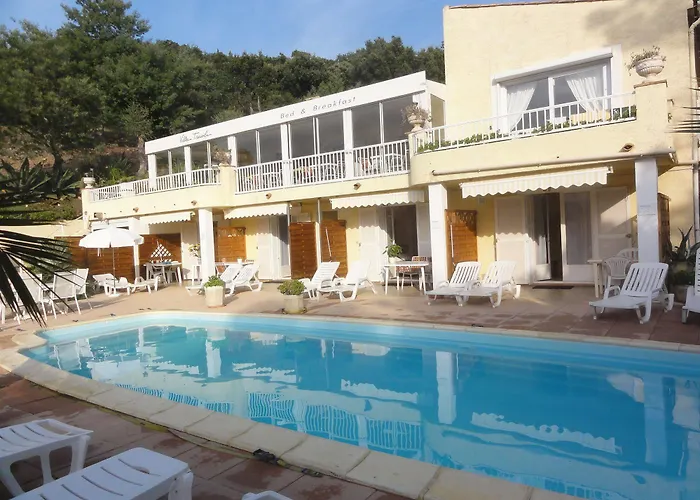 Tricoli Avec Piscine 5* لي إيسامبر